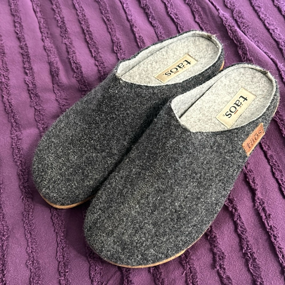 Taos woolderness wool clogs